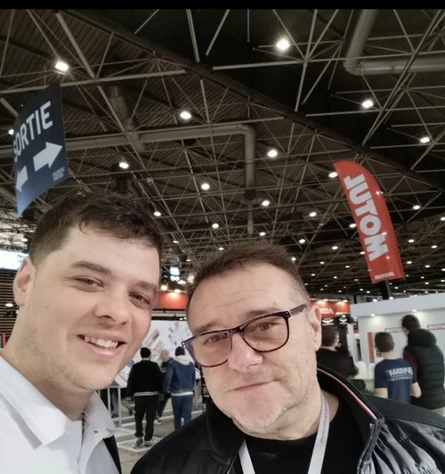 Rencontre sur un salon moto, stand Motul